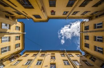 Двор-колодец в Петербурге Двор-колодец в Петербурге