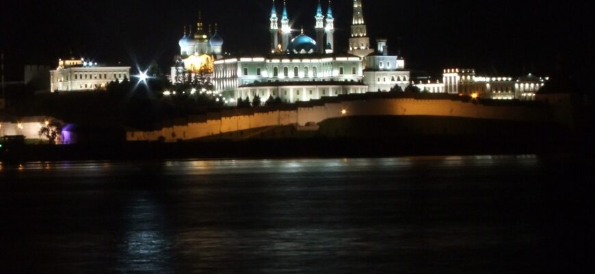 Казанский кремль ночью