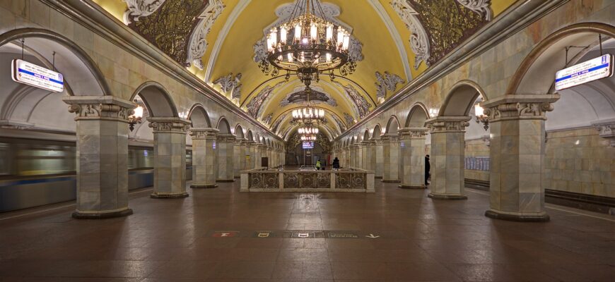 Станция метро «Комсомольская» Кольцевой линии Станция метро «Комсомольская» Кольцевой линии