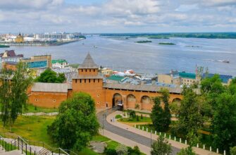 Нижегородский кремль, Ивановская башня и Стрелка Нижегородский кремль, Ивановская башня и Стрелка