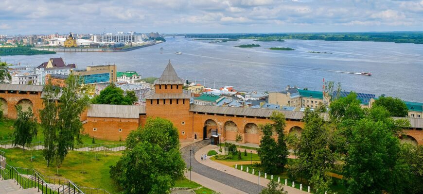 Нижегородский кремль, Ивановская башня и Стрелка