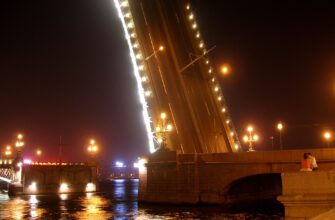 Разводка Троицкого моста ночью Разводка Троицкого моста ночью