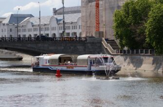 Теплоход на Москве-реке Теплоход на Москве-реке