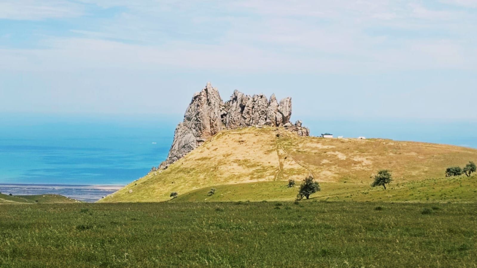 Радужные горы, розовое озеро и гора Бешбармаг, Каспийское море, авторский тур Радужные горы, розовое озеро и гора Бешбармаг, Каспийское море, авторский тур