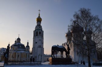 Новый год в Вологде: Вологодский кремль зимой, вид с реки Новый год в Вологде: Вологодский кремль зимой, вид с реки