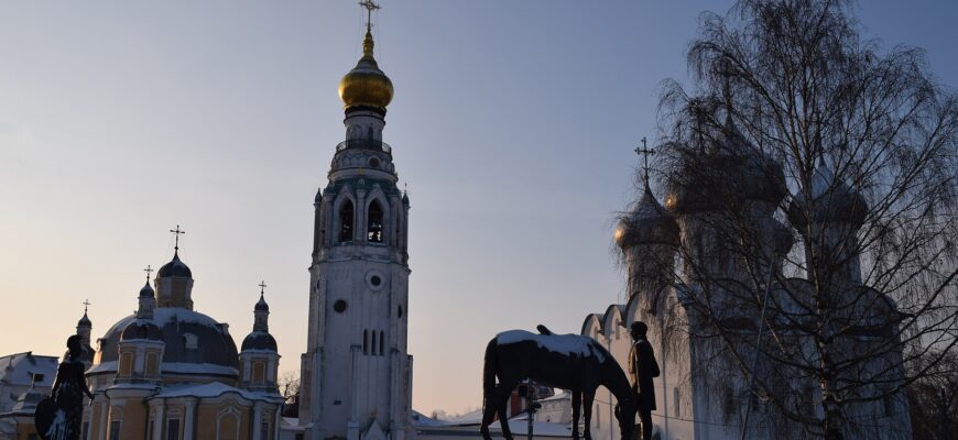 Новый год в Вологде: Вологодский кремль зимой, вид с реки Новый год в Вологде: Вологодский кремль зимой, вид с реки